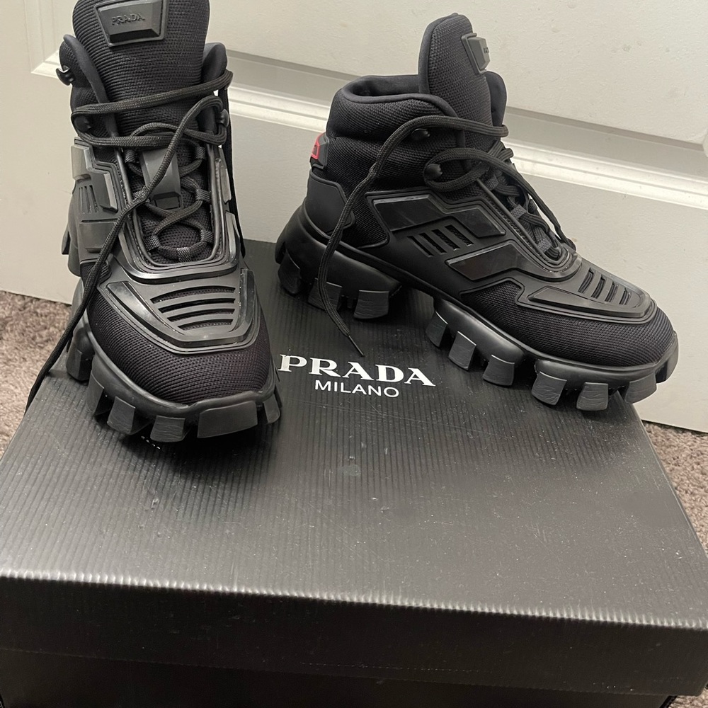 Women Prada size 38
